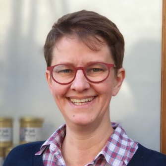 Aurore, apicultrice, Jumeauville